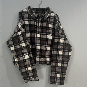 Woman’s Love Tree Black and White Fleece 1/4 Zip Medium